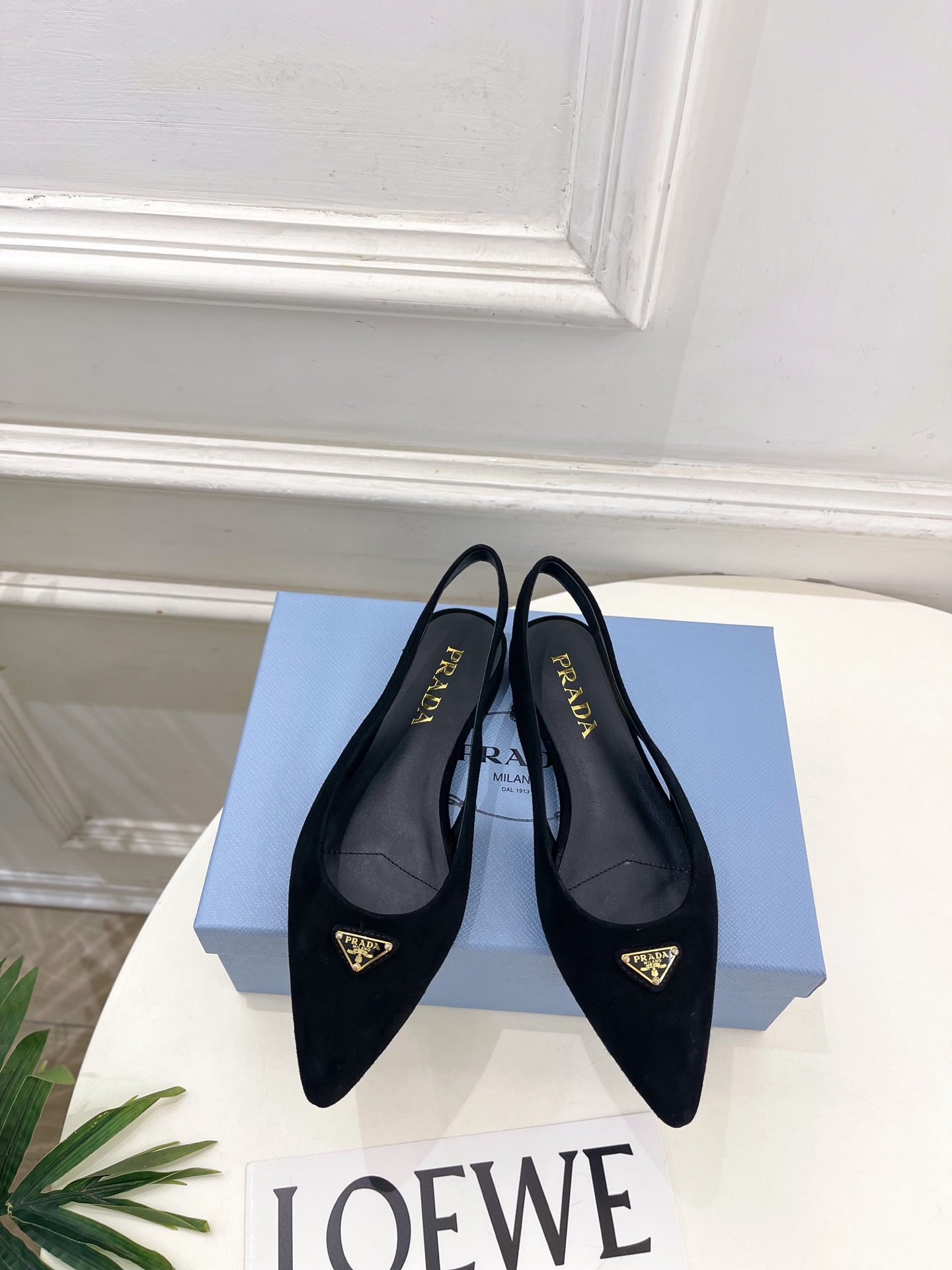 PRADA 普拉达  26𝐬𝐬 🌈2026春夏新品 专柜走秀款 经典三角标后空平跟凉鞋 系列〰鞋面：原版