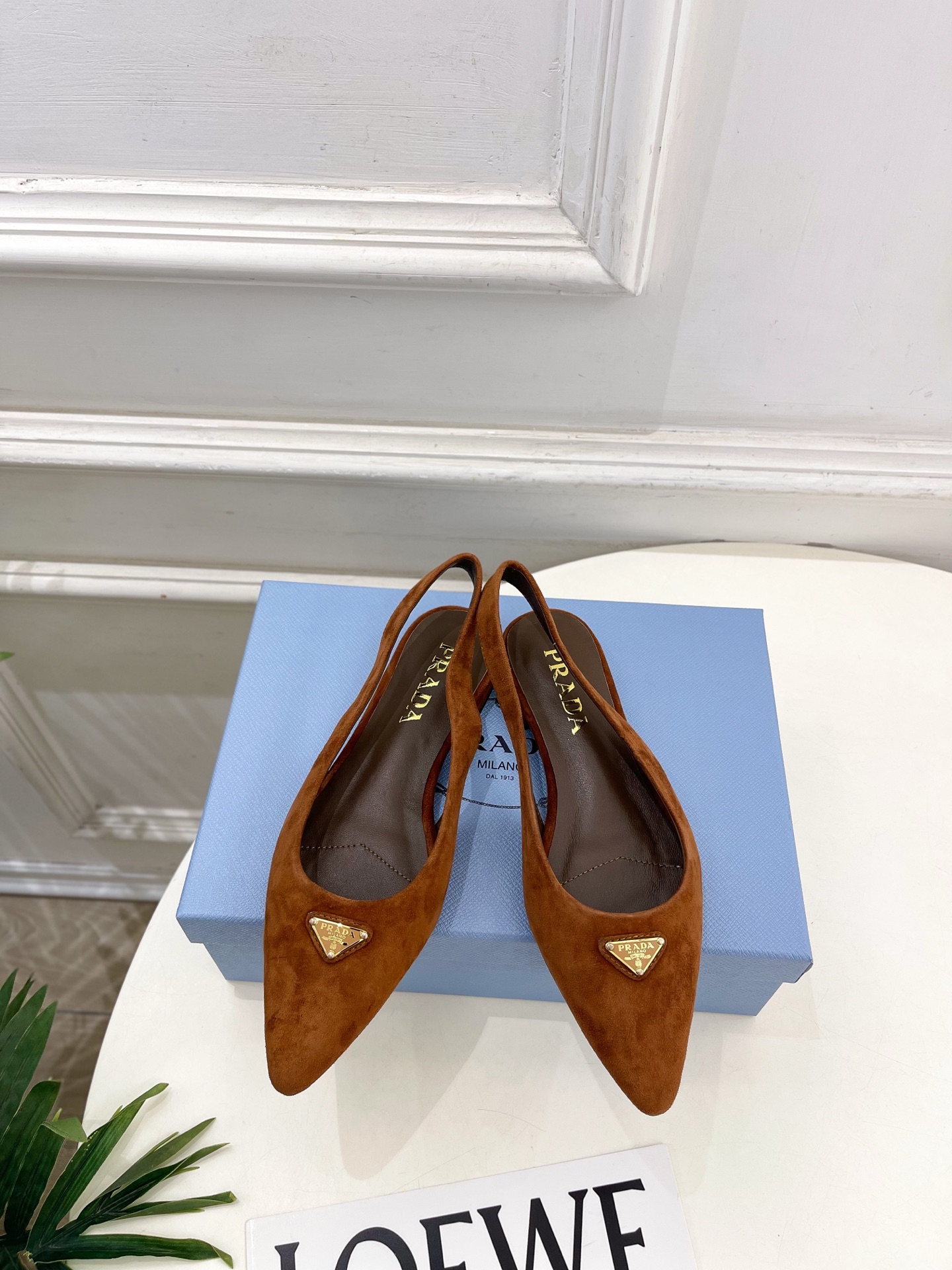 PRADA 普拉达  26𝐬𝐬 🌈2026春夏新品 专柜走秀款 经典三角标后空平跟凉鞋 系列〰鞋面：原版