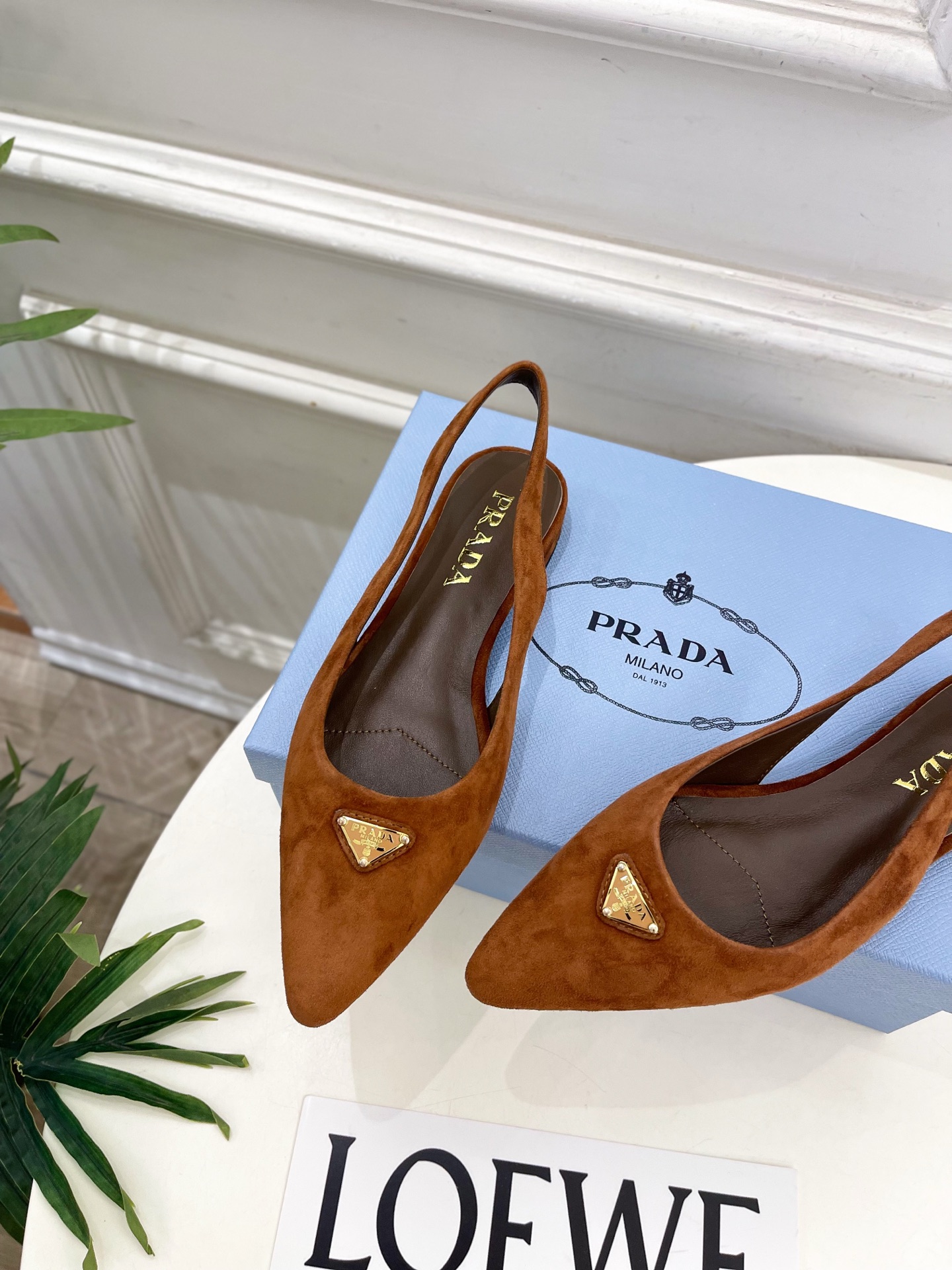PRADA 普拉达  26𝐬𝐬 🌈2026春夏新品 专柜走秀款 经典三角标后空平跟凉鞋 系列〰鞋面：原版