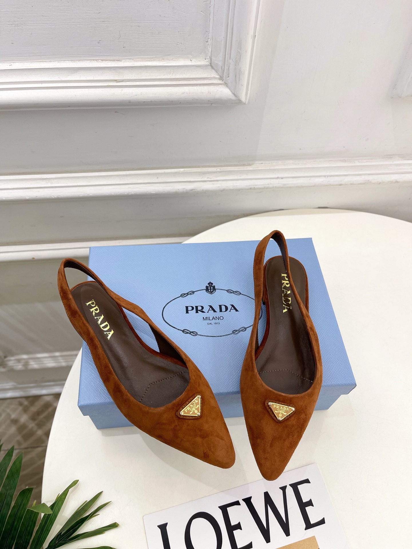 PRADA 普拉达  26𝐬𝐬 🌈2026春夏新品 专柜走秀款 经典三角标后空平跟凉鞋 系列〰鞋面：原版