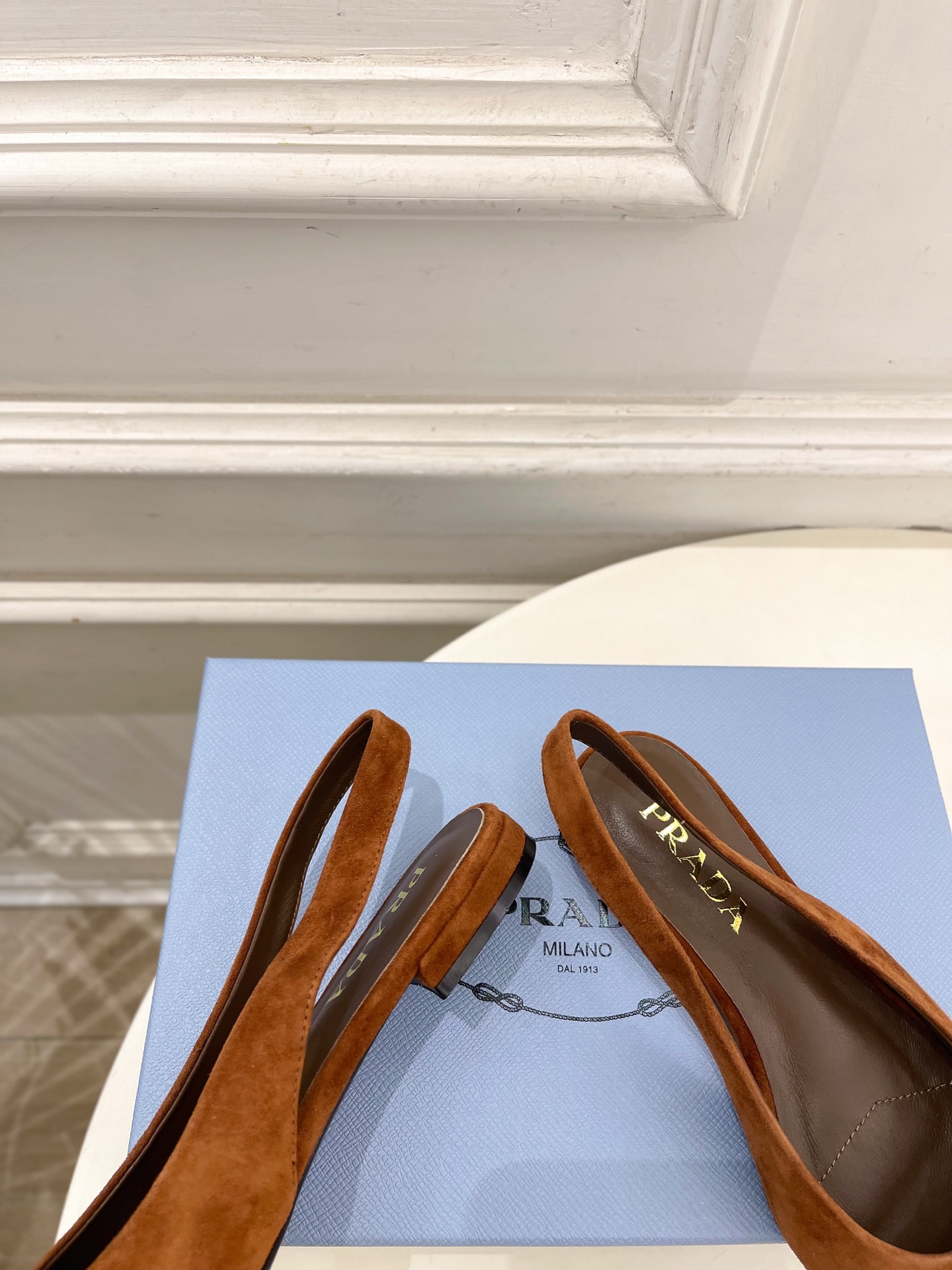 PRADA 普拉达  26𝐬𝐬 🌈2026春夏新品 专柜走秀款 经典三角标后空平跟凉鞋 系列〰鞋面：原版