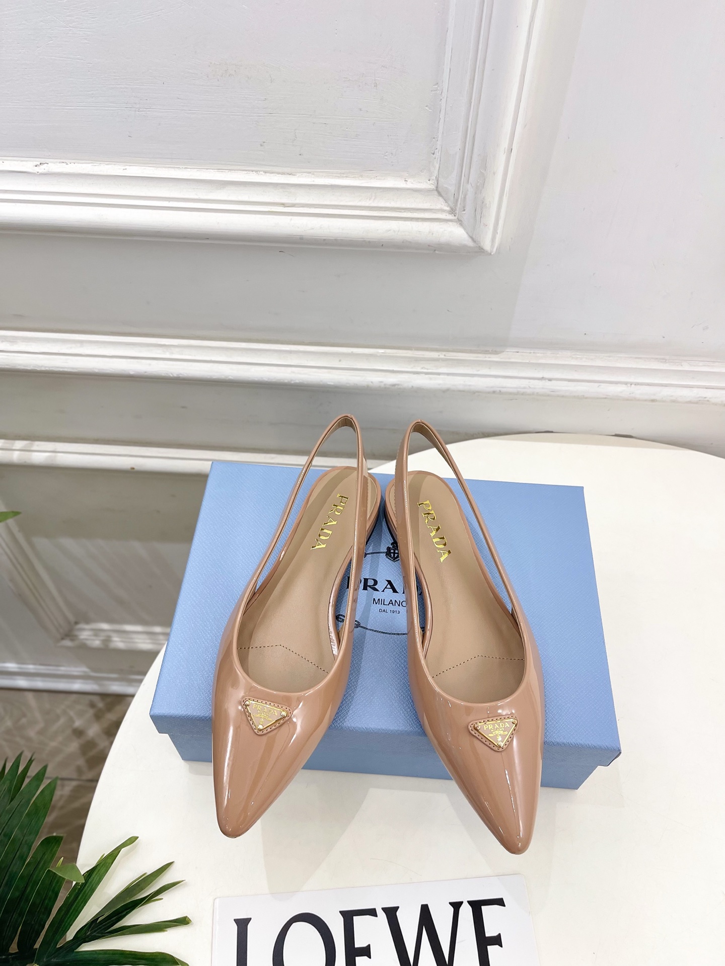 PRADA 普拉达  26𝐬𝐬 🌈2026春夏新品 专柜走秀款 经典三角标后空平跟凉鞋 系列〰鞋面：原版