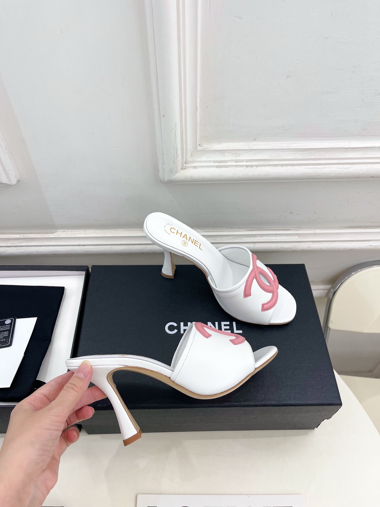 𝐂𝐇𝐀𝐍𝐄𝐋  | 小香  26𝐬𝐬 🦋2026 春夏新品  专柜经典走秀款 小香双C拼色高跟拖鞋 系列