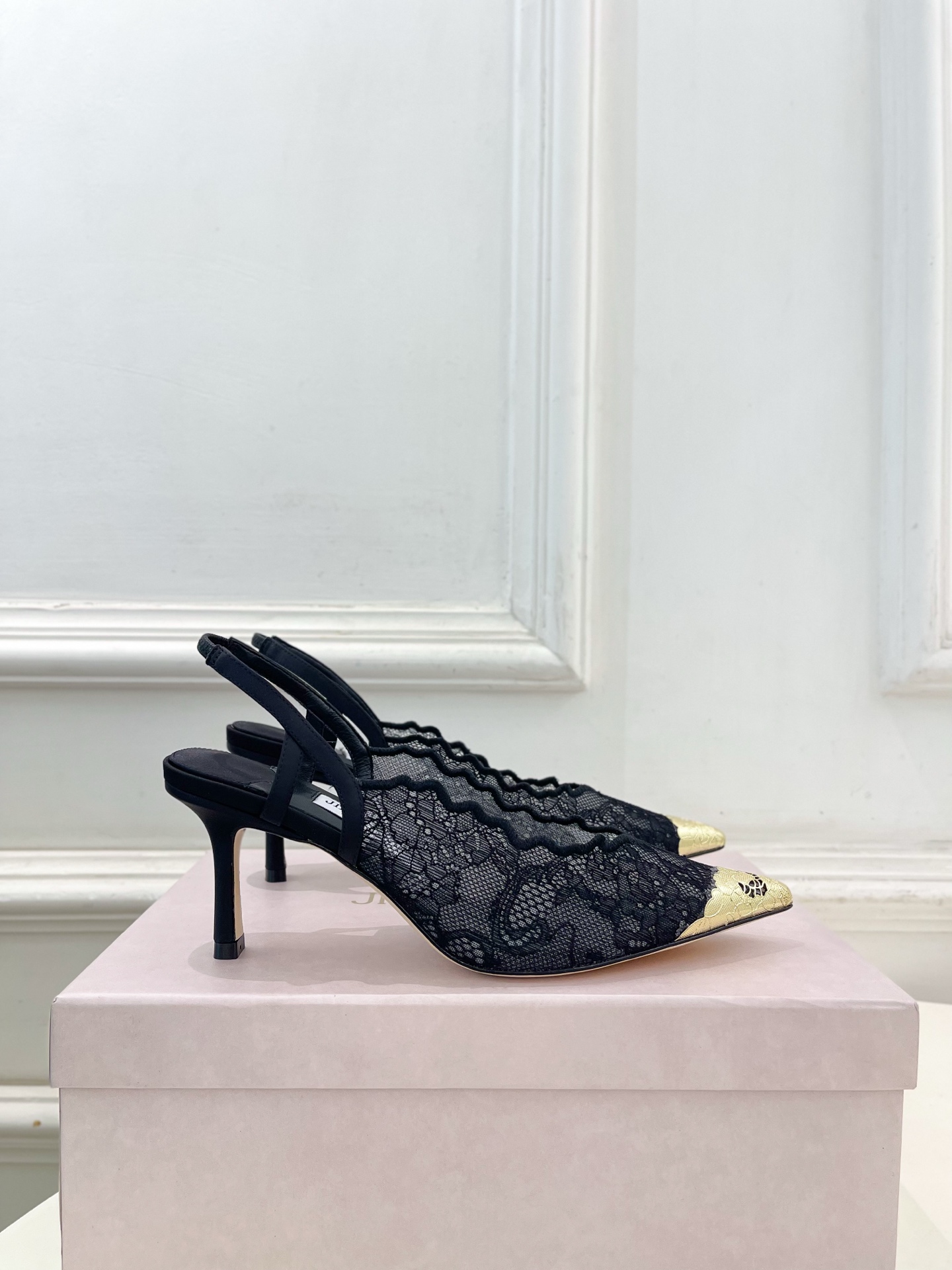 JimmyChoo 吉米周 26𝐬𝐬 ———    ✨ 2026春夏新品 专柜最新JC蕾丝金属头高跟凉鞋