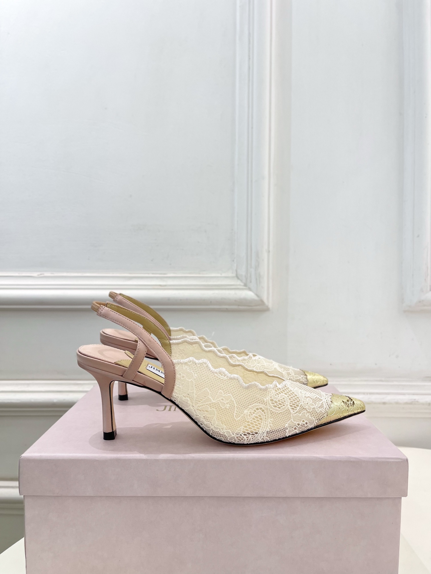 JimmyChoo 吉米周 26𝐬𝐬 ———    ✨ 2026春夏新品 专柜最新JC蕾丝金属头高跟凉鞋