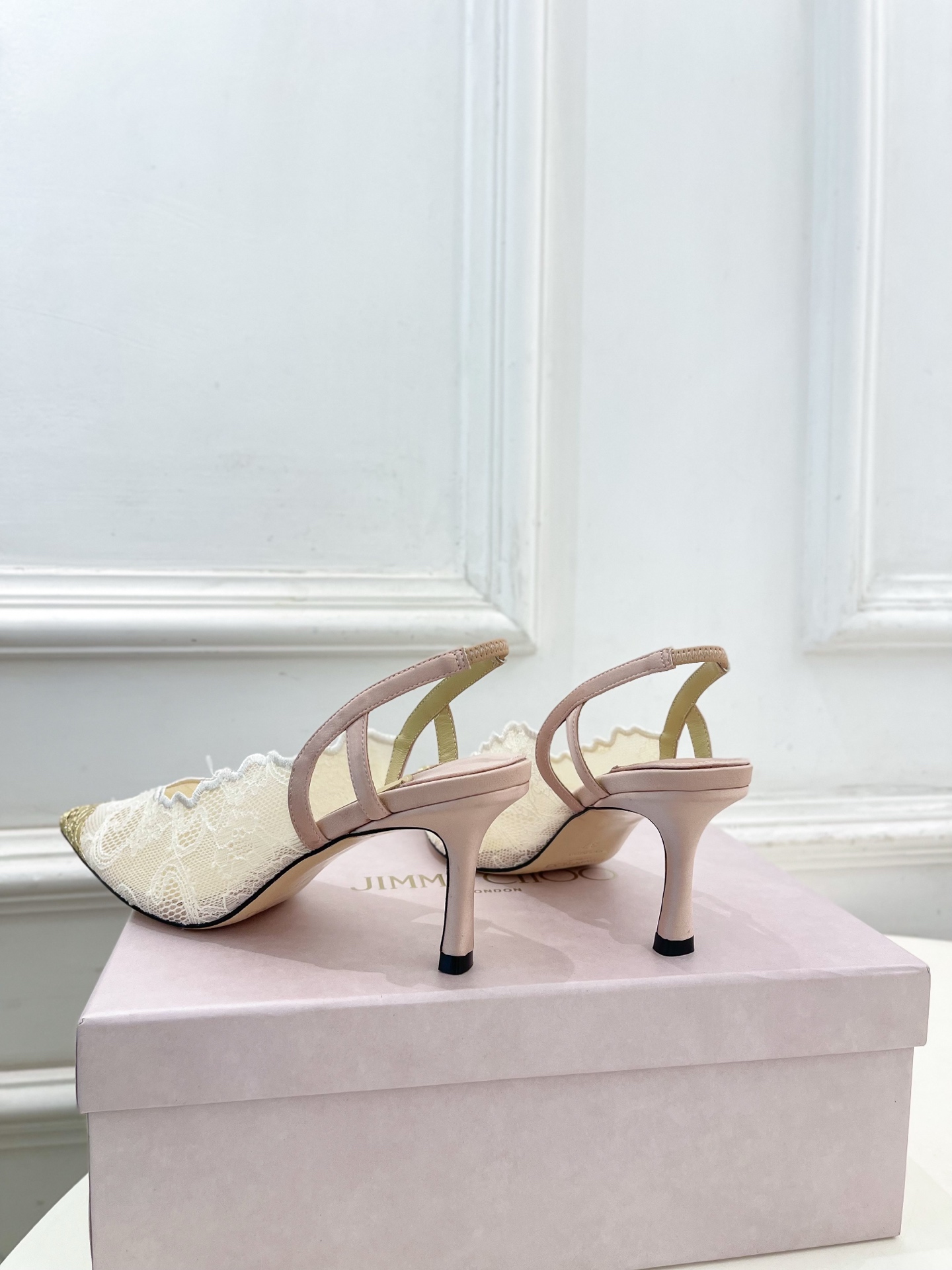 JimmyChoo 吉米周 26𝐬𝐬 ———    ✨ 2026春夏新品 专柜最新JC蕾丝金属头高跟凉鞋