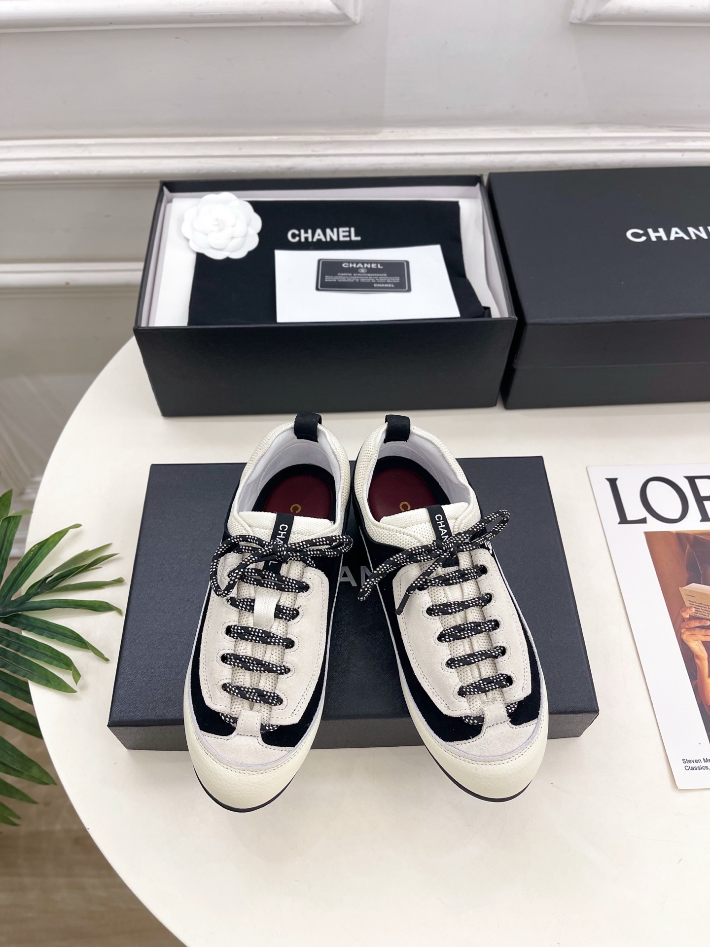 NO:881941,| Xiaoxiang 26 2026 spring and summer new products, classic catwalk models in the counter, Xiaoxiang double C panda color retro color matching casual shoes series is new, the absolute best in the BS fashion circle, the matching will interpret the meticulous, minimalist, classic elements that will never fade away, showing a unique dressing style that is too beautiful to say, a must-have in summer... ━━━━━ t ━━━━━  Highly customized original cowhide upper, imported sheepskin lining, outsole, original molded TPU non-slip outsole, high flat heel, shoe size: 35-39 (40.41 customized, non-returnable) No. 2606043, casual shoes/sports shoes, sneakers, cowhide, sheepskin19860909| 小香 26 2026 春夏新品 专柜经典走秀款 小香双C熊猫色复古拼色休闲鞋 系列上新 BS时尚圈的绝绝子 搭配将演绎着细致 极简 永不褪去的经典元素 展现与众不同的穿搭风格美到无话可说 夏季必入款…… ━━━━━ t ━━━━━ 鞋面高定制原版牛皮 内里进口羊皮里 大底原版开模TPU防滑大底 跟高平底 鞋码: 35-39（40.41定制不退换）  编号2606043,休闲鞋/运动鞋,sneakers,cowhide,sheepskin,Women's Shoes
