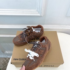 Miu Miu | 缪缪 26𝐬𝐬 男士+10🖤专柜主打最新秀款 2026新品New Balance x Miu Miu | 缪缪 26𝐬𝐬 男士+10🖤专柜主打最新秀款 2026新品New Balance x