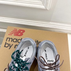 Miu Miu | 缪缪 26𝐬𝐬 男士+10🖤专柜主打最新秀款 2026新品New Balance x Miu Miu | 缪缪 26𝐬𝐬 男士+10🖤专柜主打最新秀款 2026新品New Balance x