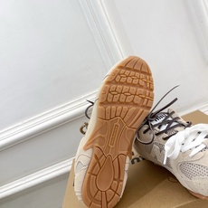 Miu Miu | 缪缪 26𝐬𝐬 男士+10🖤专柜主打最新秀款 2026新品New Balance x Miu Miu | 缪缪 26𝐬𝐬 男士+10🖤专柜主打最新秀款 2026新品New Balance x