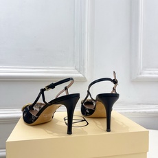 Valentino 华伦天奴 26𝐬𝐬2026春夏新品 大V扣网纱后细带高跟凉鞋 上新☑️—————— Valentino 华伦天奴 26𝐬𝐬2026春夏新品 大V扣网纱后细带高跟凉鞋 上新☑️——————