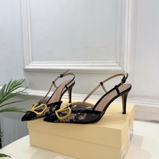 Valentino 华伦天奴 26𝐬𝐬2026春夏新品 大V扣网纱后细带高跟凉鞋 上新☑️—————— Valentino 华伦天奴 26𝐬𝐬2026春夏新品 大V扣网纱后细带高跟凉鞋 上新☑️——————