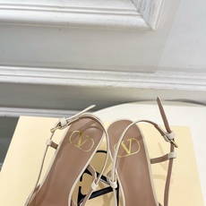 Valentino 华伦天奴 26𝐬𝐬2026春夏新品 大V扣网纱后细带高跟凉鞋 上新☑️—————— Valentino 华伦天奴 26𝐬𝐬2026春夏新品 大V扣网纱后细带高跟凉鞋 上新☑️——————