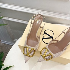 Valentino 华伦天奴 26𝐬𝐬2026春夏新品 大V扣网纱后细带高跟凉鞋 上新☑️—————— Valentino 华伦天奴 26𝐬𝐬2026春夏新品 大V扣网纱后细带高跟凉鞋 上新☑️——————