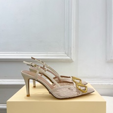 Valentino 华伦天奴 26𝐬𝐬2026春夏新品 大V扣网纱后细带高跟凉鞋 上新☑️—————— Valentino 华伦天奴 26𝐬𝐬2026春夏新品 大V扣网纱后细带高跟凉鞋 上新☑️——————