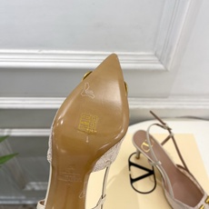 Valentino 华伦天奴 26𝐬𝐬2026春夏新品 大V扣网纱后细带高跟凉鞋 上新☑️—————— Valentino 华伦天奴 26𝐬𝐬2026春夏新品 大V扣网纱后细带高跟凉鞋 上新☑️——————
