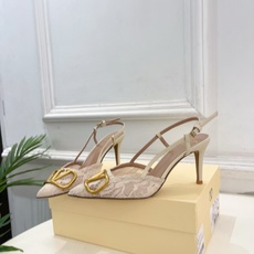 Valentino 华伦天奴 26𝐬𝐬2026春夏新品 大V扣网纱后细带高跟凉鞋 上新☑️—————— Valentino 华伦天奴 26𝐬𝐬2026春夏新品 大V扣网纱后细带高跟凉鞋 上新☑️——————