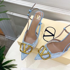 Valentino 华伦天奴 26𝐬𝐬2026春夏新品 大V扣网纱后细带高跟凉鞋 上新☑️—————— Valentino 华伦天奴 26𝐬𝐬2026春夏新品 大V扣网纱后细带高跟凉鞋 上新☑️——————