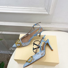 Valentino 华伦天奴 26𝐬𝐬2026春夏新品 大V扣网纱后细带高跟凉鞋 上新☑️—————— Valentino 华伦天奴 26𝐬𝐬2026春夏新品 大V扣网纱后细带高跟凉鞋 上新☑️——————