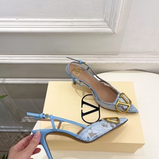 Valentino 华伦天奴 26𝐬𝐬2026春夏新品 大V扣网纱后细带高跟凉鞋 上新☑️—————— Valentino 华伦天奴 26𝐬𝐬2026春夏新品 大V扣网纱后细带高跟凉鞋 上新☑️——————