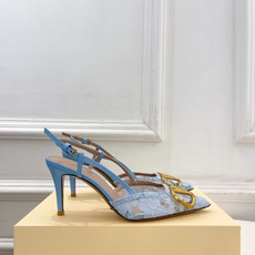 Valentino 华伦天奴 26𝐬𝐬2026春夏新品 大V扣网纱后细带高跟凉鞋 上新☑️—————— Valentino 华伦天奴 26𝐬𝐬2026春夏新品 大V扣网纱后细带高跟凉鞋 上新☑️——————