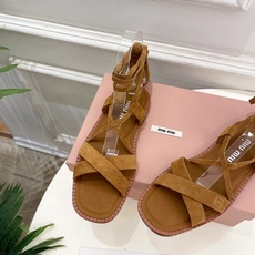 Miu Miu | 缪缪 26𝐬𝐬🖤专柜主打最新秀款 2026春夏新品 MiuMiu交叉带复古罗马绑带 Miu Miu | 缪缪 26𝐬𝐬🖤专柜主打最新秀款 2026春夏新品 MiuMiu交叉带复古罗马绑带