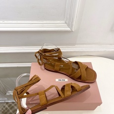 Miu Miu | 缪缪 26𝐬𝐬🖤专柜主打最新秀款 2026春夏新品 MiuMiu交叉带复古罗马绑带 Miu Miu | 缪缪 26𝐬𝐬🖤专柜主打最新秀款 2026春夏新品 MiuMiu交叉带复古罗马绑带