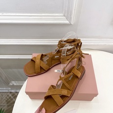 Miu Miu | 缪缪 26𝐬𝐬🖤专柜主打最新秀款 2026春夏新品 MiuMiu交叉带复古罗马绑带 Miu Miu | 缪缪 26𝐬𝐬🖤专柜主打最新秀款 2026春夏新品 MiuMiu交叉带复古罗马绑带