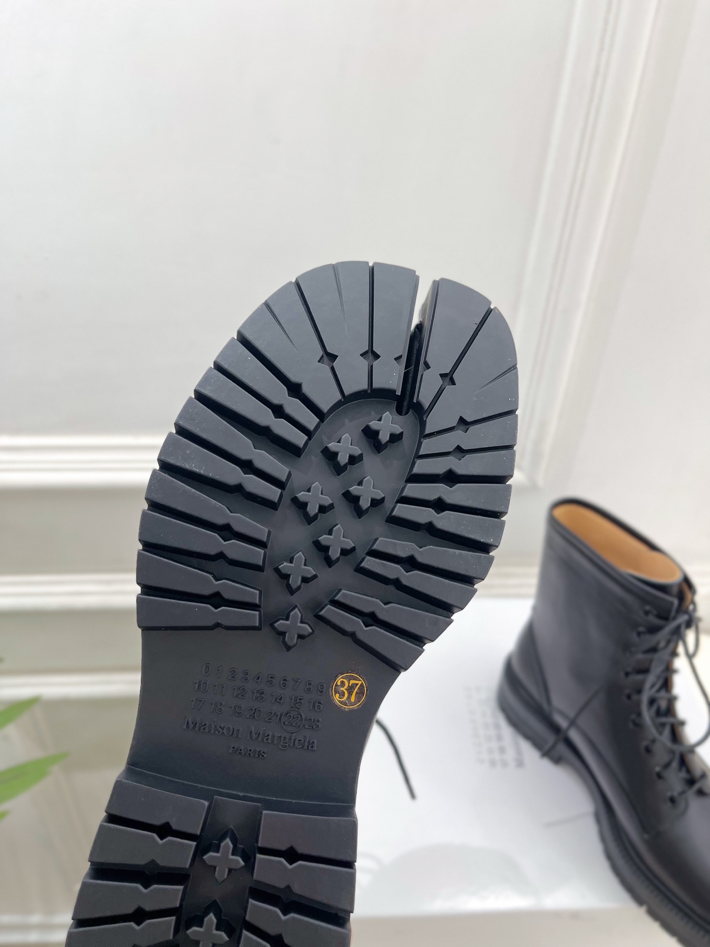Maison Margiela· 马吉拉26𝐬𝐬 2026春夏新品MM6复古分趾细带厚底马丁靴—————