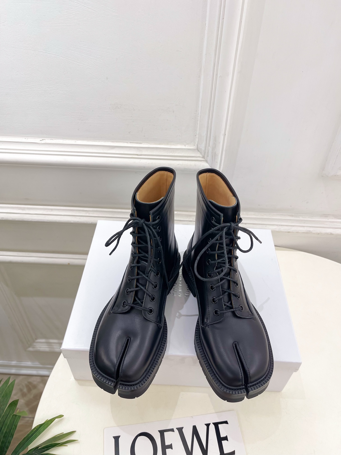 Maison Margiela· 马吉拉26𝐬𝐬 2026春夏新品MM6复古分趾细带厚底马丁靴—————