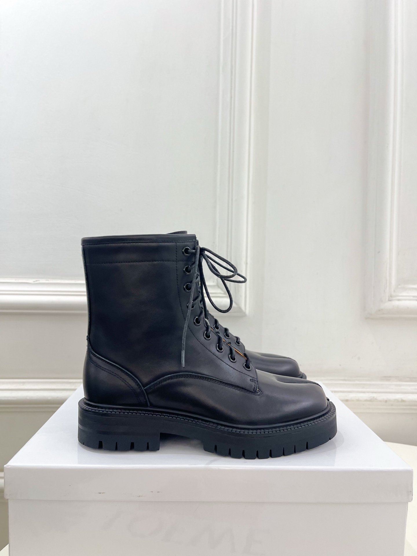 Maison Margiela· 马吉拉26𝐬𝐬 2026春夏新品MM6复古分趾细带厚底马丁靴—————