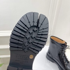 Maison Margiela· 马吉拉26𝐬𝐬 2026春夏新品MM6复古分趾细带厚底马丁靴————— Maison Margiela· 马吉拉26𝐬𝐬 2026春夏新品MM6复古分趾细带厚底马丁靴—————