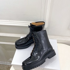 Maison Margiela· 马吉拉26𝐬𝐬 2026春夏新品MM6复古分趾细带厚底马丁靴————— Maison Margiela· 马吉拉26𝐬𝐬 2026春夏新品MM6复古分趾细带厚底马丁靴—————