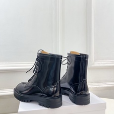 Maison Margiela· 马吉拉26𝐬𝐬 2026春夏新品MM6复古分趾细带厚底马丁靴————— Maison Margiela· 马吉拉26𝐬𝐬 2026春夏新品MM6复古分趾细带厚底马丁靴—————