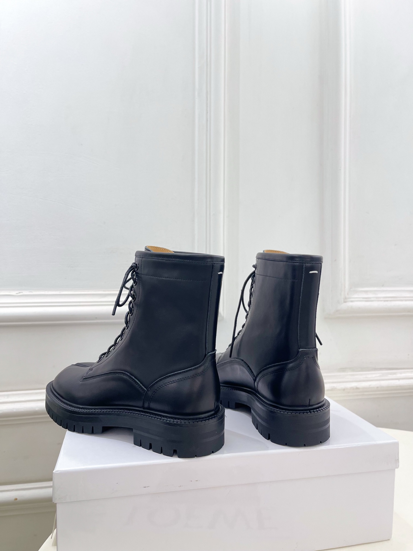 Maison Margiela· 马吉拉26𝐬𝐬 2026春夏新品MM6复古分趾细带厚底马丁靴—————