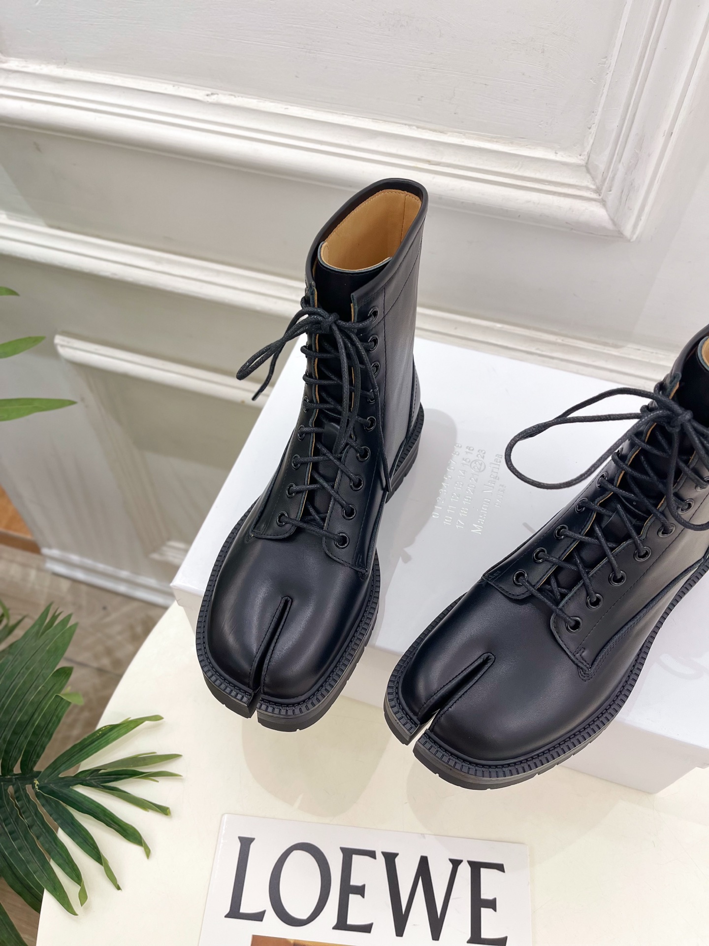 Maison Margiela· 马吉拉26𝐬𝐬 2026春夏新品MM6复古分趾细带厚底马丁靴—————