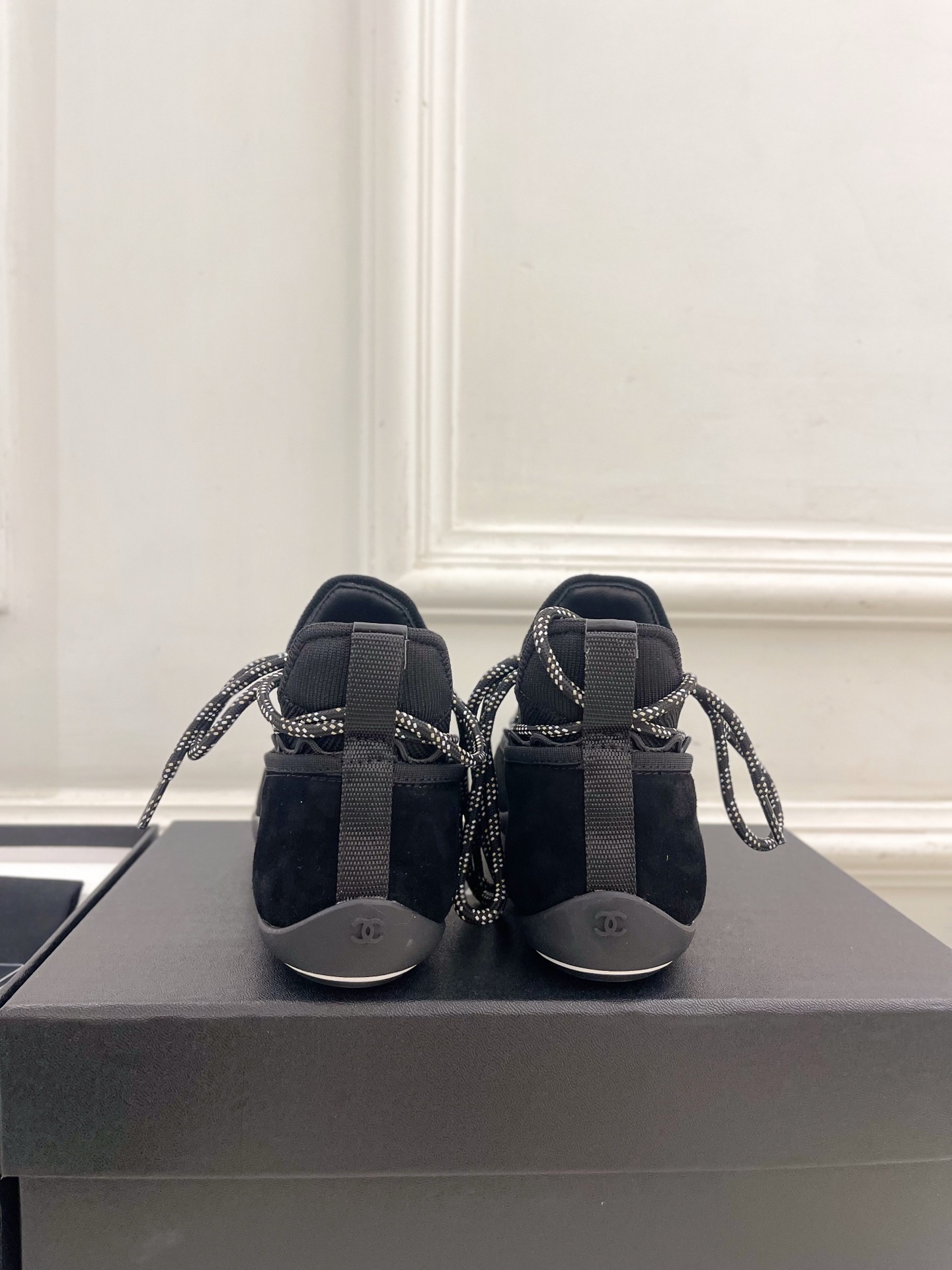 𝐂𝐇𝐀𝐍𝐄𝐋  | 小香  26𝐬𝐬 🦋2026 春夏新品  专柜经典走秀款 小香双C拼接绑带休闲运动鞋