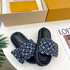 LV | 路易威登 26𝐬𝐬 🧡💚2026春夏新品 顶级版本⚠️专柜主打最新款LV 提花织物魔术贴羽绒拖 LV | 路易威登 26𝐬𝐬 🧡💚2026春夏新品 顶级版本⚠️专柜主打最新款LV 提花织物魔术贴羽绒拖
