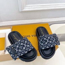 LV | 路易威登 26𝐬𝐬 🧡💚2026春夏新品 顶级版本⚠️专柜主打最新款LV 提花织物魔术贴羽绒拖 LV | 路易威登 26𝐬𝐬 🧡💚2026春夏新品 顶级版本⚠️专柜主打最新款LV 提花织物魔术贴羽绒拖