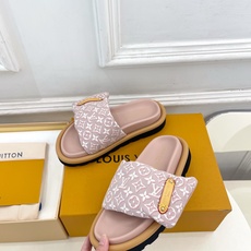 LV | 路易威登 26𝐬𝐬 🧡💚2026春夏新品 顶级版本⚠️专柜主打最新款LV 提花织物魔术贴羽绒拖 LV | 路易威登 26𝐬𝐬 🧡💚2026春夏新品 顶级版本⚠️专柜主打最新款LV 提花织物魔术贴羽绒拖