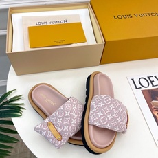 LV | 路易威登 26𝐬𝐬 🧡💚2026春夏新品 顶级版本⚠️专柜主打最新款LV 提花织物魔术贴羽绒拖 LV | 路易威登 26𝐬𝐬 🧡💚2026春夏新品 顶级版本⚠️专柜主打最新款LV 提花织物魔术贴羽绒拖