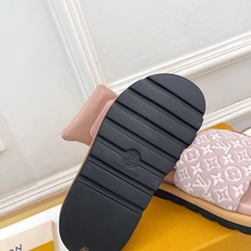 LV | 路易威登 26𝐬𝐬 🧡💚2026春夏新品 顶级版本⚠️专柜主打最新款LV 提花织物魔术贴羽绒拖 LV | 路易威登 26𝐬𝐬 🧡💚2026春夏新品 顶级版本⚠️专柜主打最新款LV 提花织物魔术贴羽绒拖