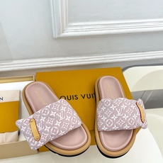 LV | 路易威登 26𝐬𝐬 🧡💚2026春夏新品 顶级版本⚠️专柜主打最新款LV 提花织物魔术贴羽绒拖 LV | 路易威登 26𝐬𝐬 🧡💚2026春夏新品 顶级版本⚠️专柜主打最新款LV 提花织物魔术贴羽绒拖