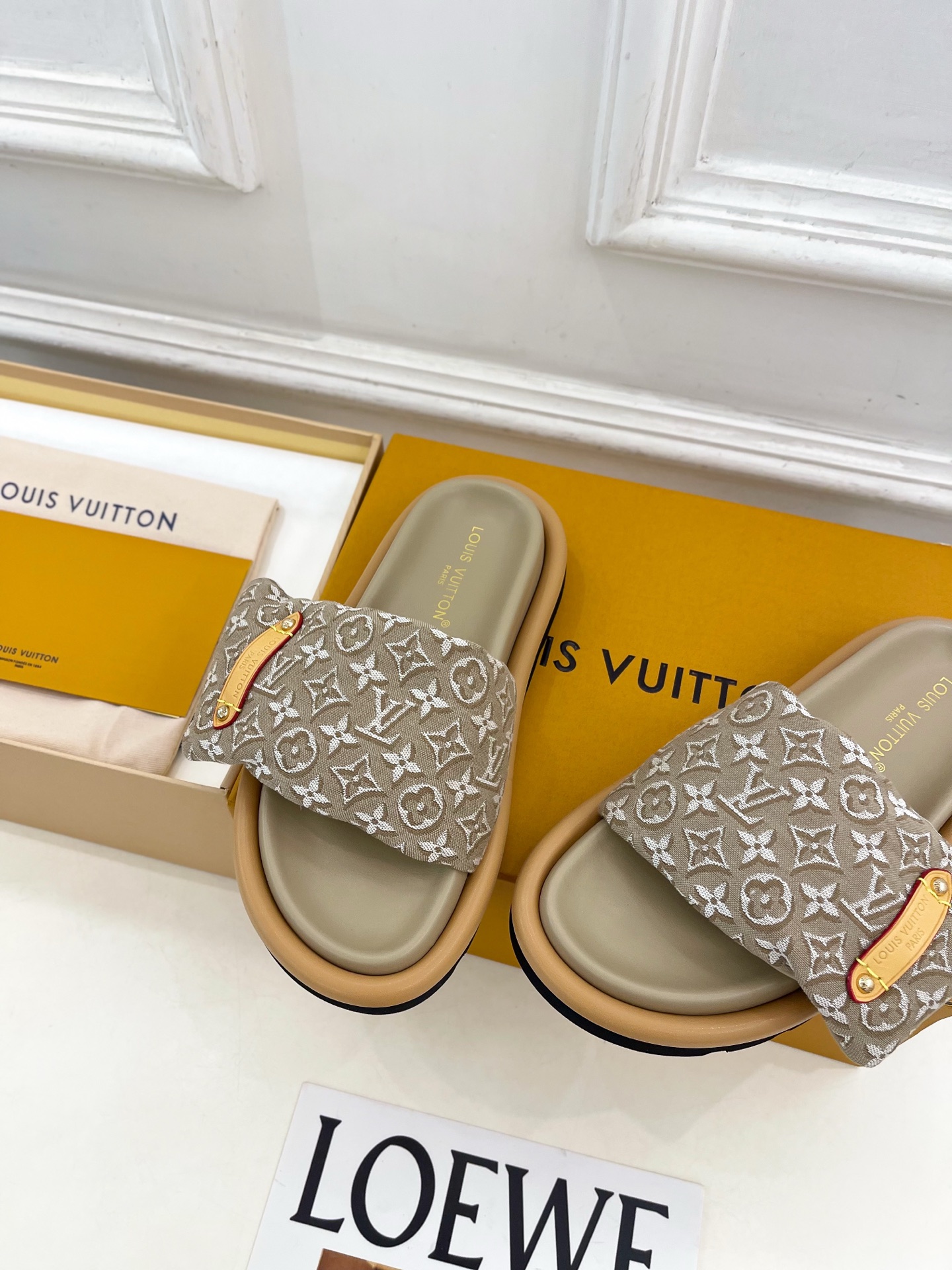 LV | 路易威登 26𝐬𝐬 🧡💚2026春夏新品 顶级版本⚠️专柜主打最新款LV 提花织物魔术贴羽绒拖