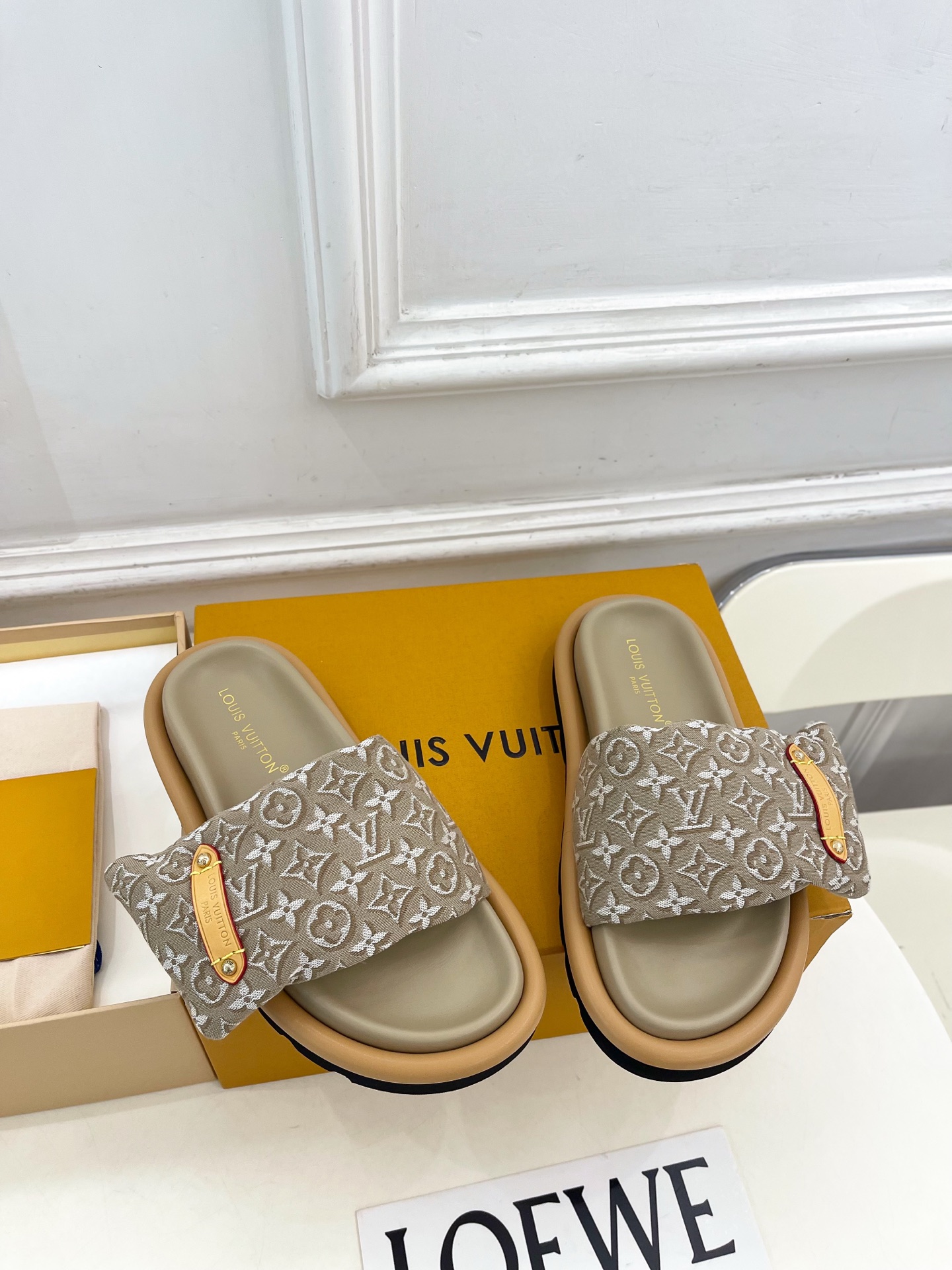 LV | 路易威登 26𝐬𝐬 🧡💚2026春夏新品 顶级版本⚠️专柜主打最新款LV 提花织物魔术贴羽绒拖