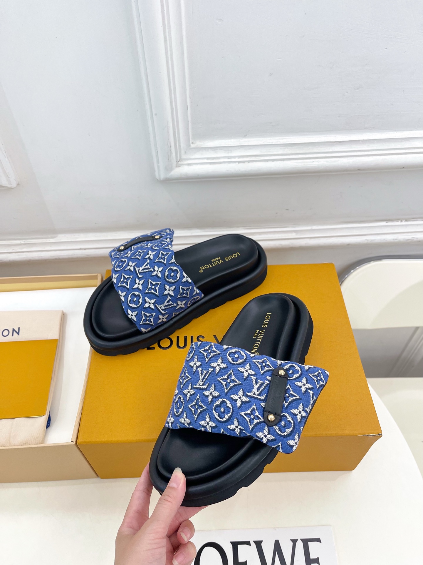 LV | 路易威登 26𝐬𝐬 🧡💚2026春夏新品 顶级版本⚠️专柜主打最新款LV 提花织物魔术贴羽绒拖