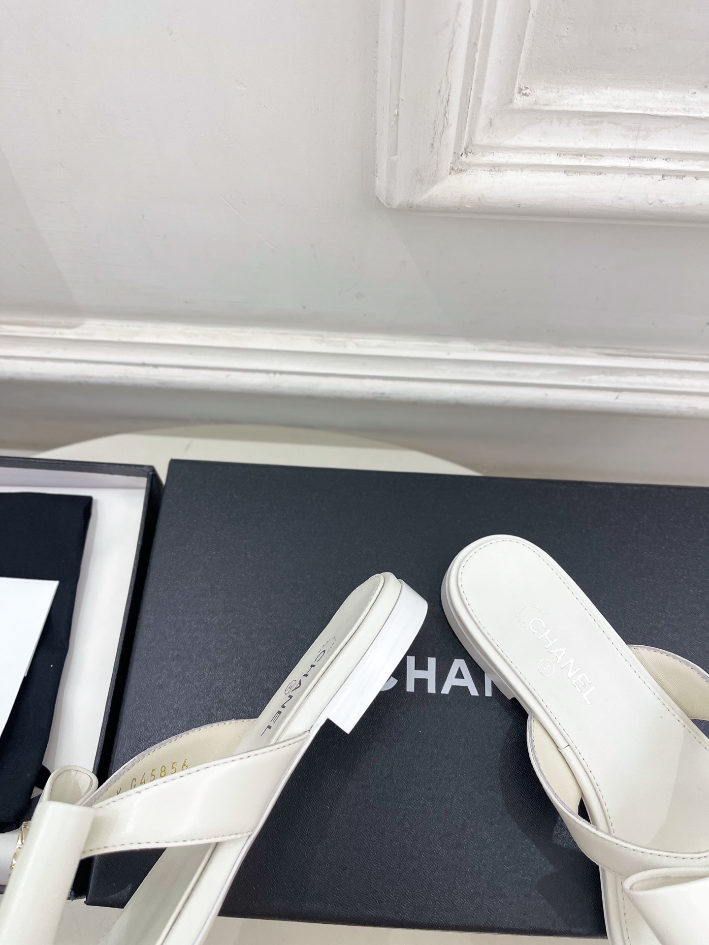 𝐂𝐇𝐀𝐍𝐄𝐋  | 小香  26𝐬𝐬 🦋2026 春夏新品  专柜经典走秀款 小香双C蝴蝶结夹脚平底人字