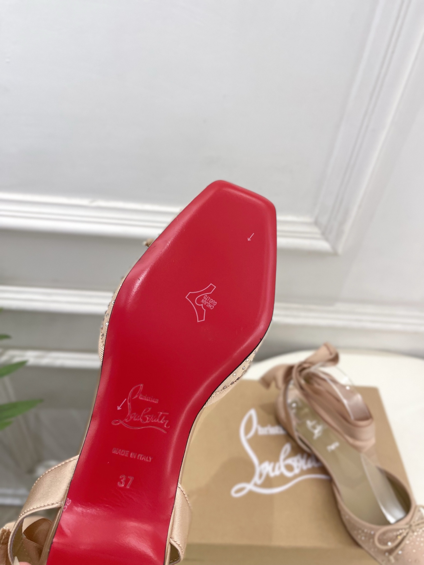 Christian Louboutin路铂廷CL 红底鞋 26ss最新Cassia Lace Up 水钻
