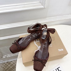 Christian Louboutin路铂廷CL 红底鞋 26ss最新Cassia Lace Up 水钻 Christian Louboutin路铂廷CL 红底鞋 26ss最新Cassia Lace Up 水钻