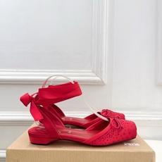 Christian Louboutin路铂廷CL 红底鞋 26ss最新Cassia Lace Up 水钻 Christian Louboutin路铂廷CL 红底鞋 26ss最新Cassia Lace Up 水钻